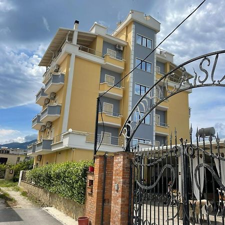 Apartments Rezidenca Sinani אוריקום מראה חיצוני תמונה