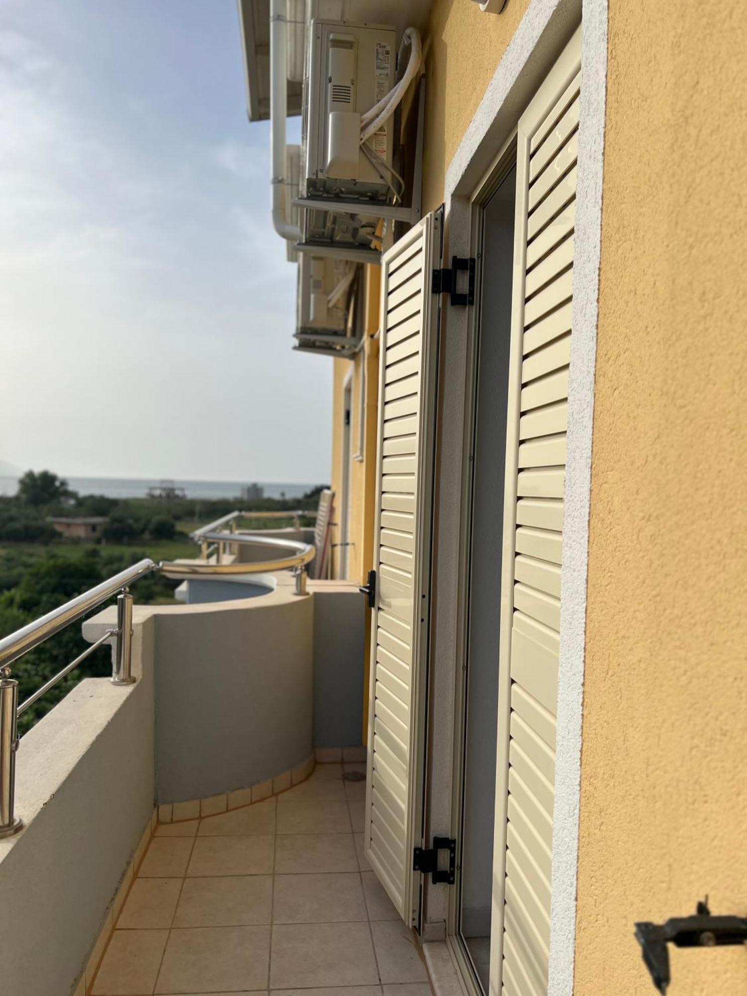 Apartments Rezidenca Sinani אוריקום מראה חיצוני תמונה