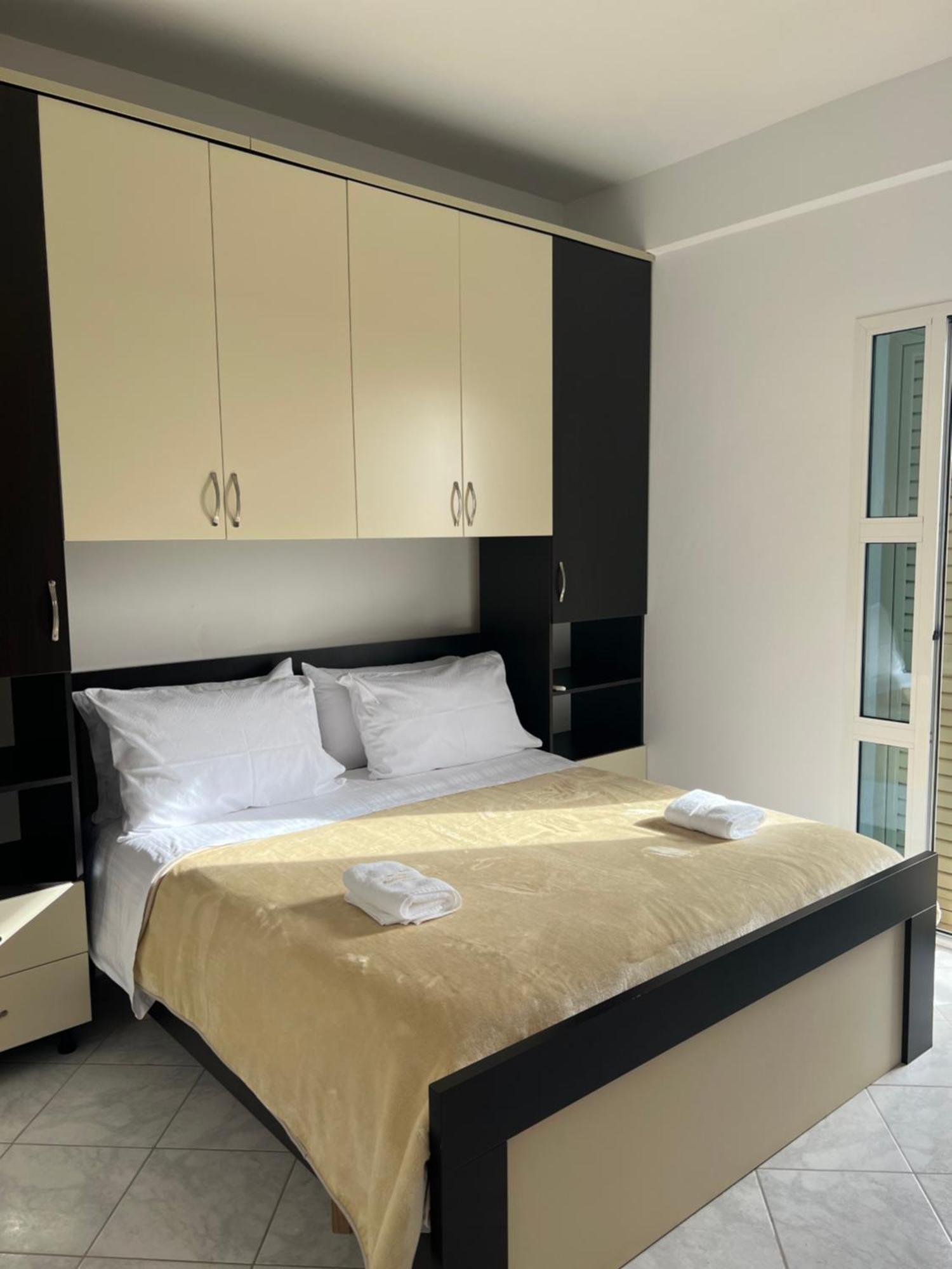 Apartments Rezidenca Sinani אוריקום מראה חיצוני תמונה