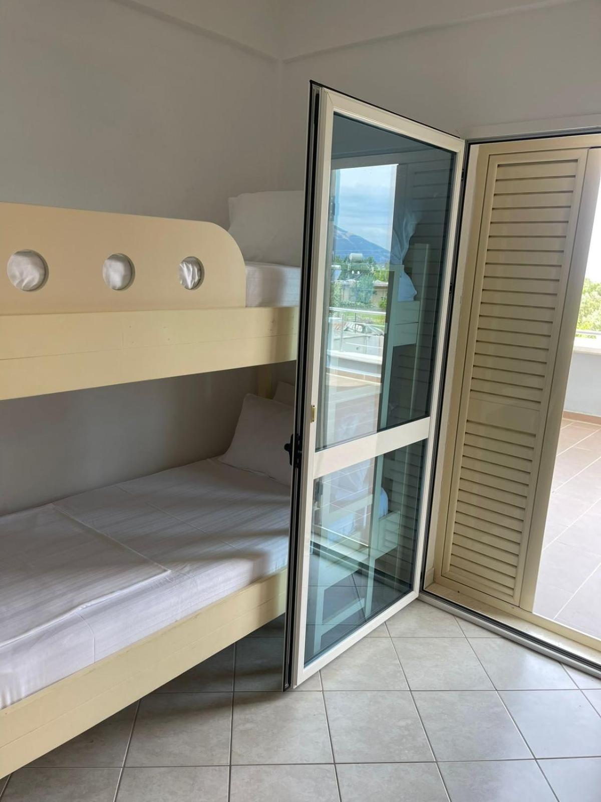 Apartments Rezidenca Sinani אוריקום מראה חיצוני תמונה